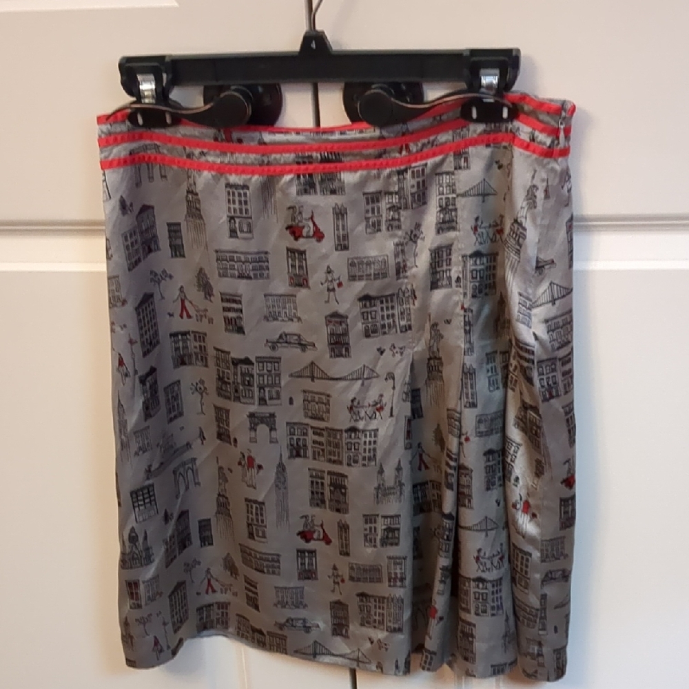 DKNY CITY Vintage NYC Landmark Half Pleat Silk Silver Red Trim 8